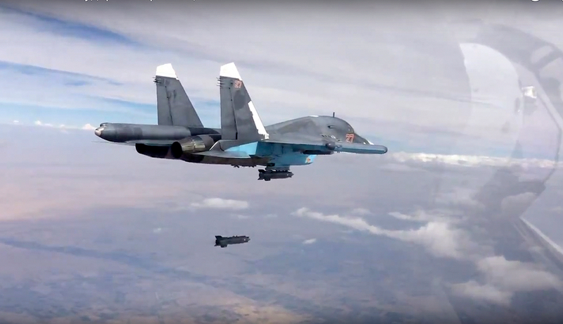 Illustration for article titled C-17s With Fighter Escort Drop 50 Tons Of Arms To Fighters In Northern Syria